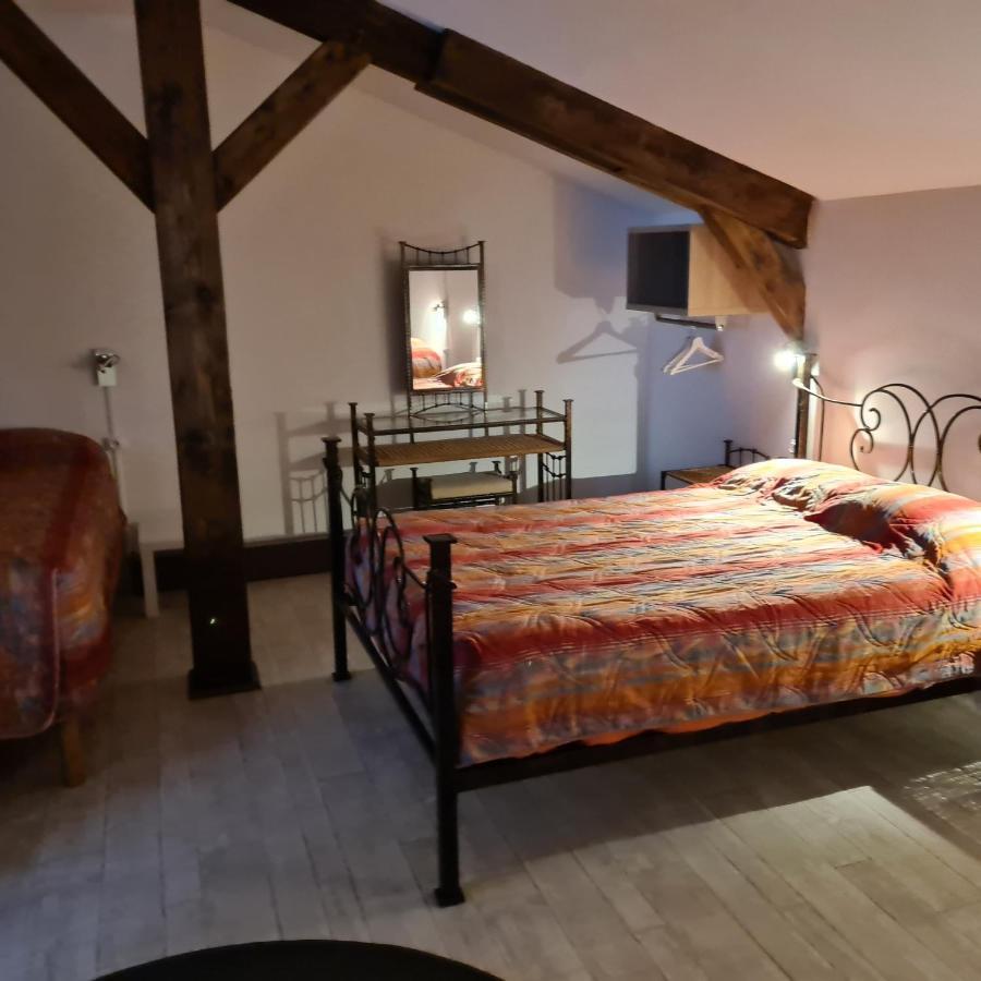 Le Gite De Massiac Exterior foto